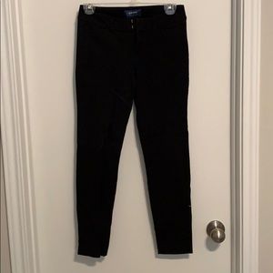 Old navy pixie pant, only worn once!